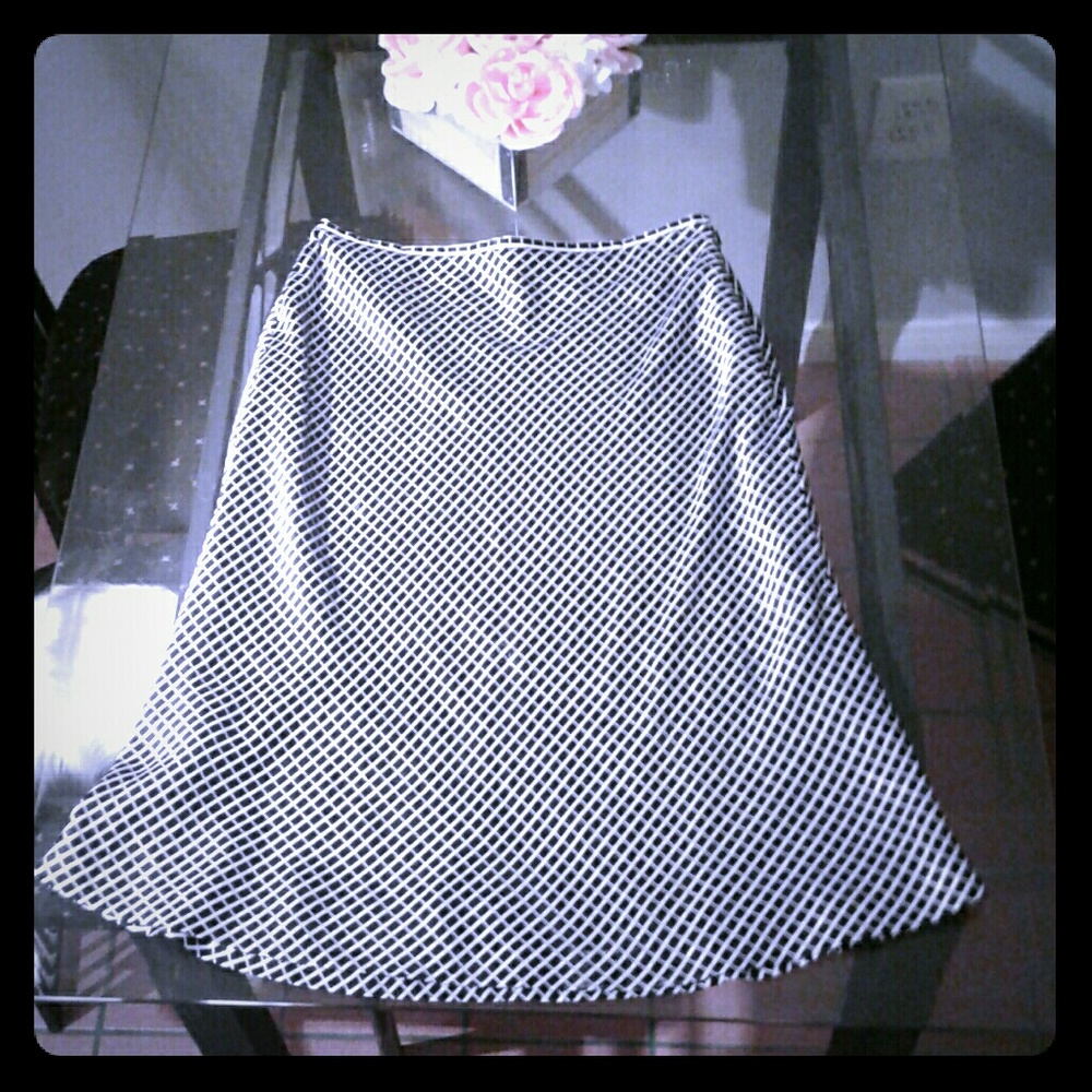 4/$13 A | Line skirt
